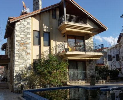 DTE1355 Merkezde Üç Katlı Müstakil Villa